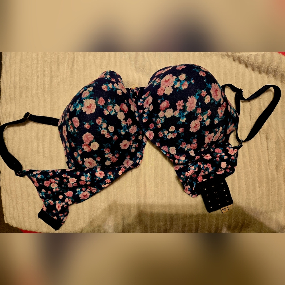 Victoria's Secret Navy Floral Push-up Bra NWOT